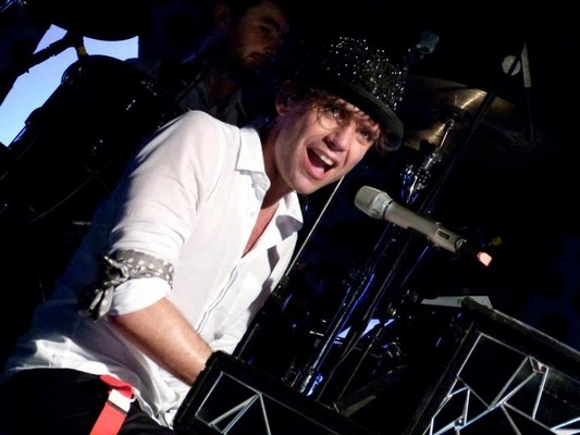 Mika in Spain